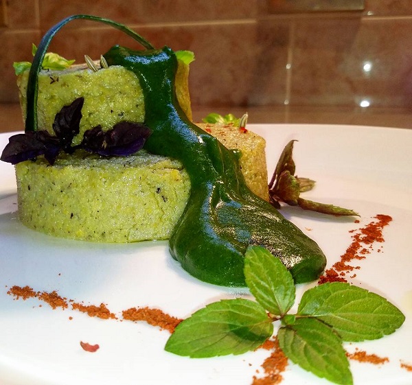 Polentina di Mais e Grano Saraceno al Pesto di Semi e Basilico Accompagnata da Crema di Spinaci
