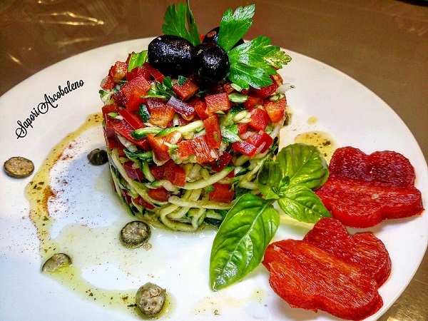Torretta di Spaghetti di Zucchina e Rapone con Dadolata di Peperoni