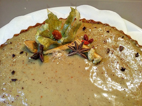 Torta Vegana Senza Glutine con Cuore al Vin Brule e Topping alla Crema Pandora